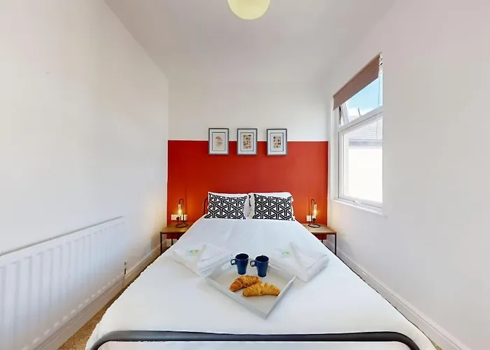 City Centre - 2 Bed Apartment- Free Parking & Netflix
